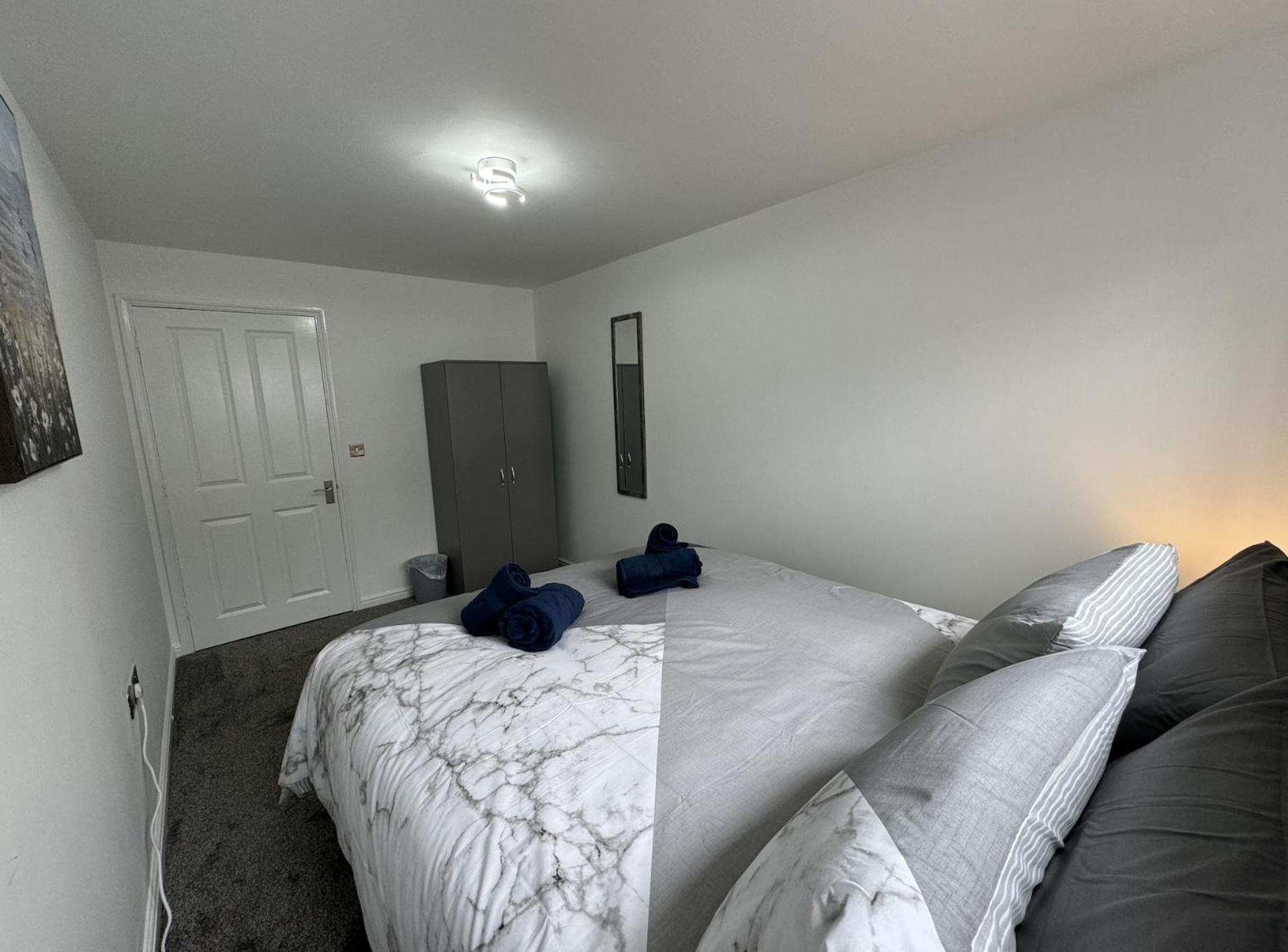 Apartment The Modern - 2 Bed 1 Bath Private Parking *